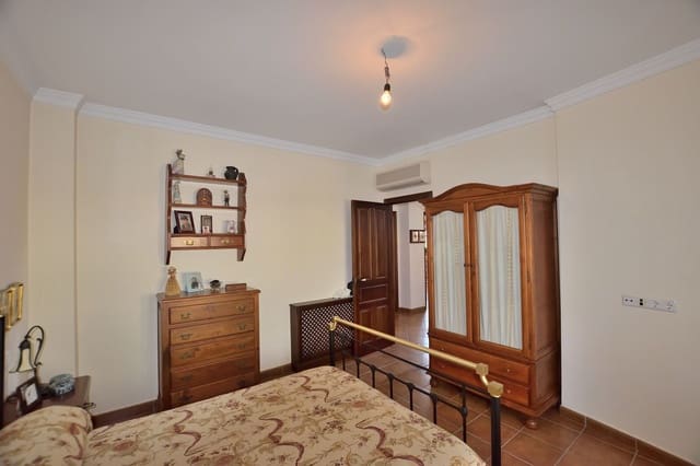 5 soverom Villa til salgs i Montejaque med garasje - € 399 000 (Ref: 9779971)