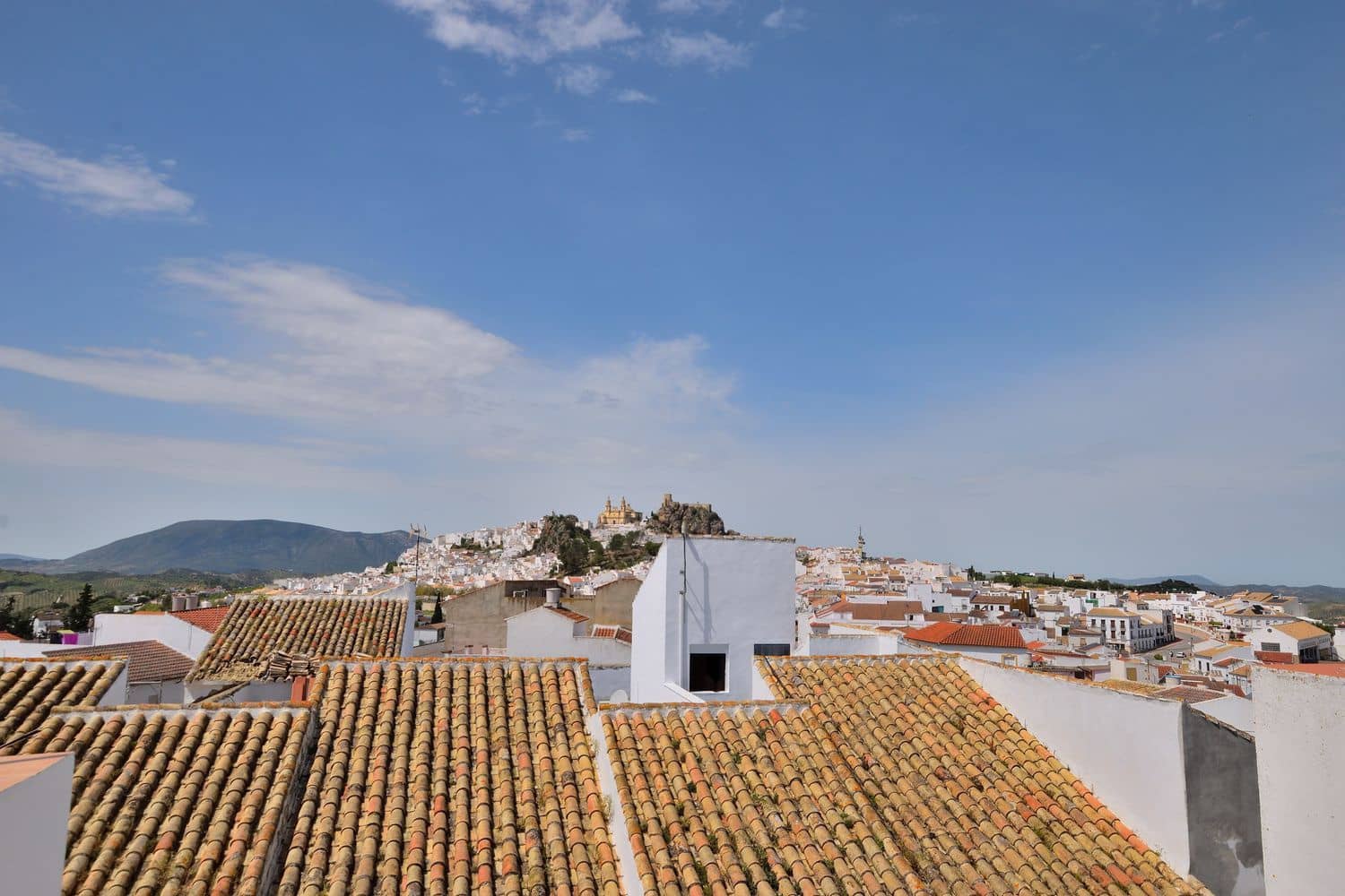 Casa de 2 habitaciones en Olvera en venta con garaje - 79.000 € (Ref: 9807527)