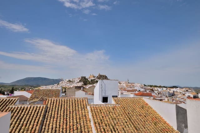 Casa de 2 habitaciones en Olvera en venta con garaje - 79.000 € (Ref: 9807527)