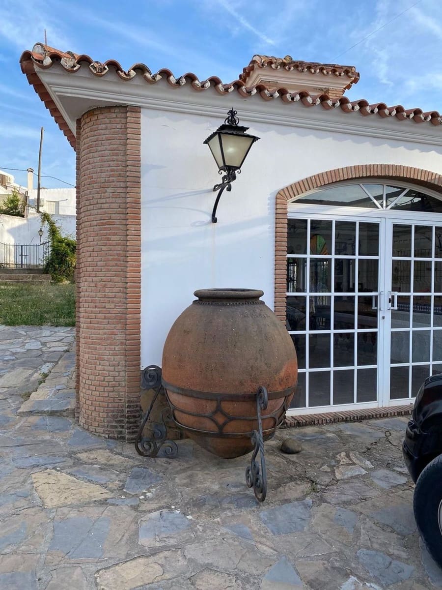 Chalet de 4 habitaciones en Arriate en venta con piscina garaje - 680.000 € (Ref: 9807528)