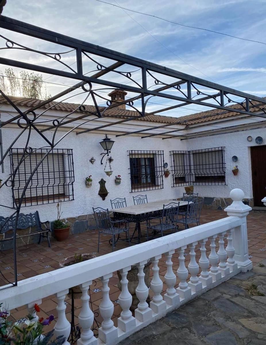 Chalet de 4 habitaciones en Arriate en venta con piscina garaje - 680.000 € (Ref: 9807528)