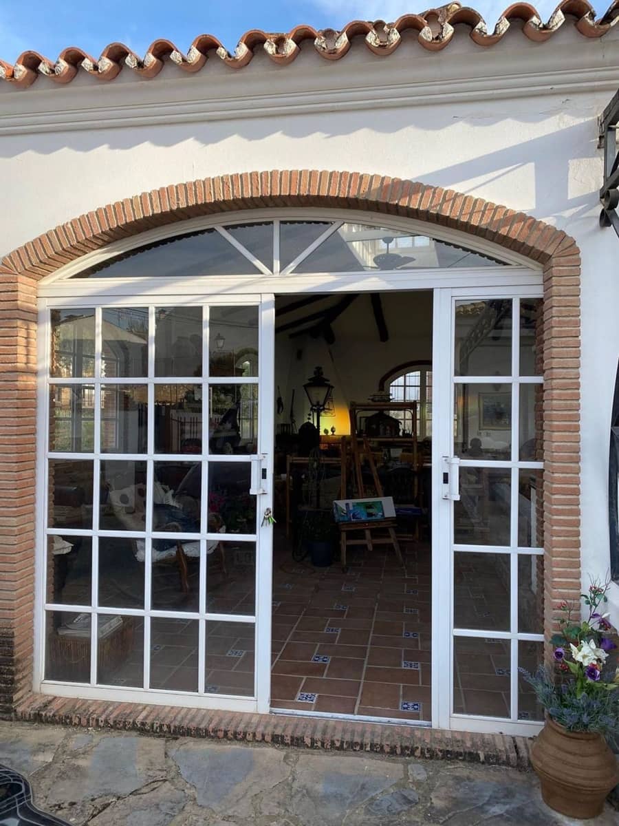 Chalet de 4 habitaciones en Arriate en venta con piscina garaje - 680.000 € (Ref: 9807528)