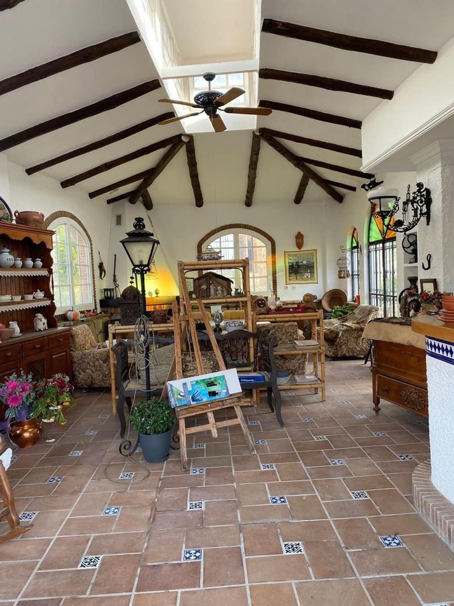 Chalet de 4 habitaciones en Arriate en venta con piscina garaje - 680.000 € (Ref: 9807528)
