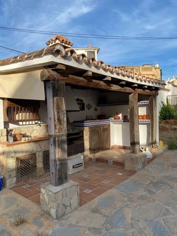 Chalet de 4 habitaciones en Arriate en venta con piscina garaje - 680.000 € (Ref: 9807528)