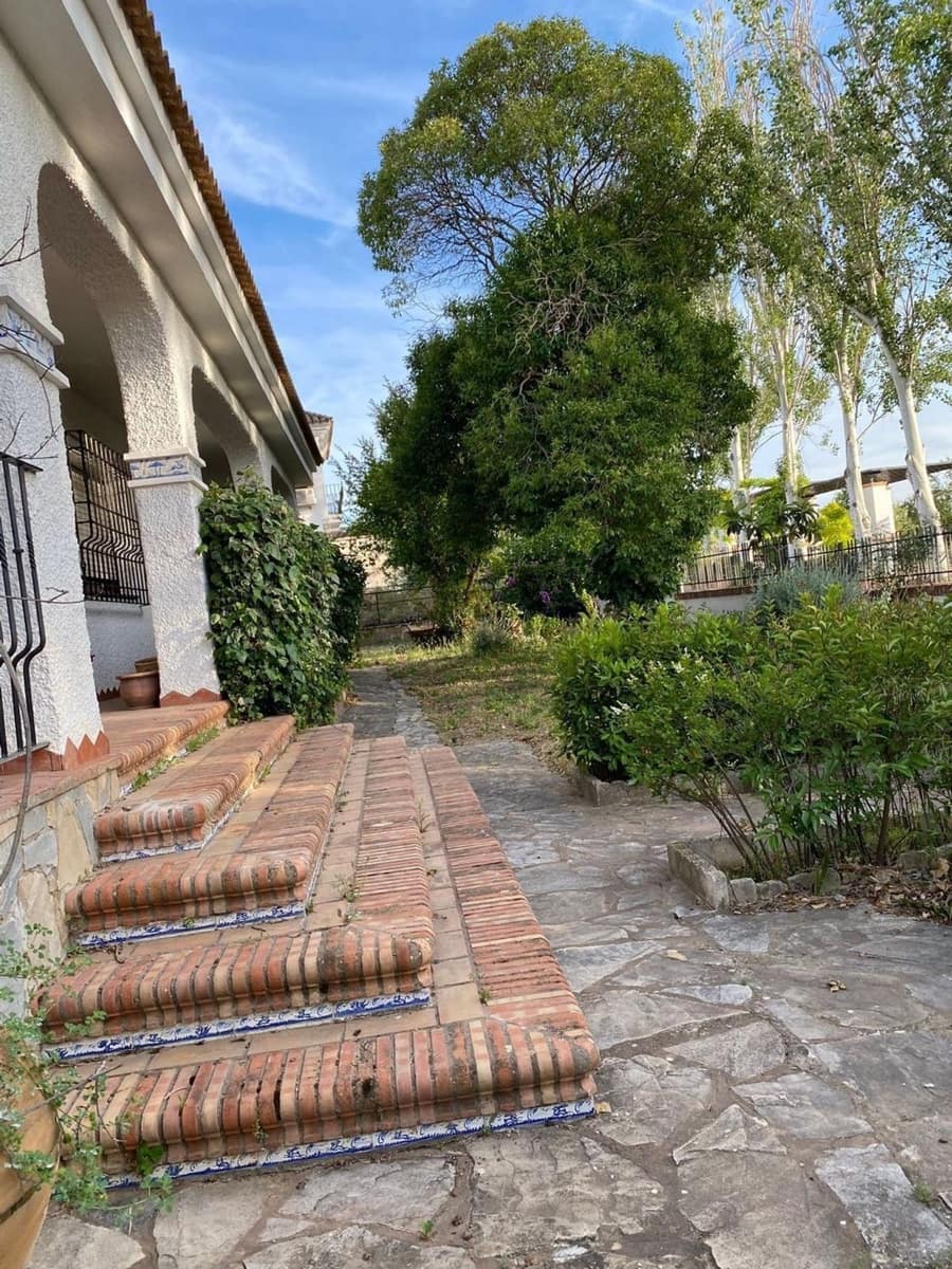 Chalet de 4 habitaciones en Arriate en venta con piscina garaje - 680.000 € (Ref: 9807528)