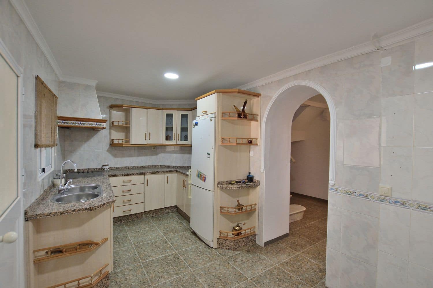 6 bedroom Townhouse for sale in Olvera with garage - € 85,000 (Ref: 9833207)