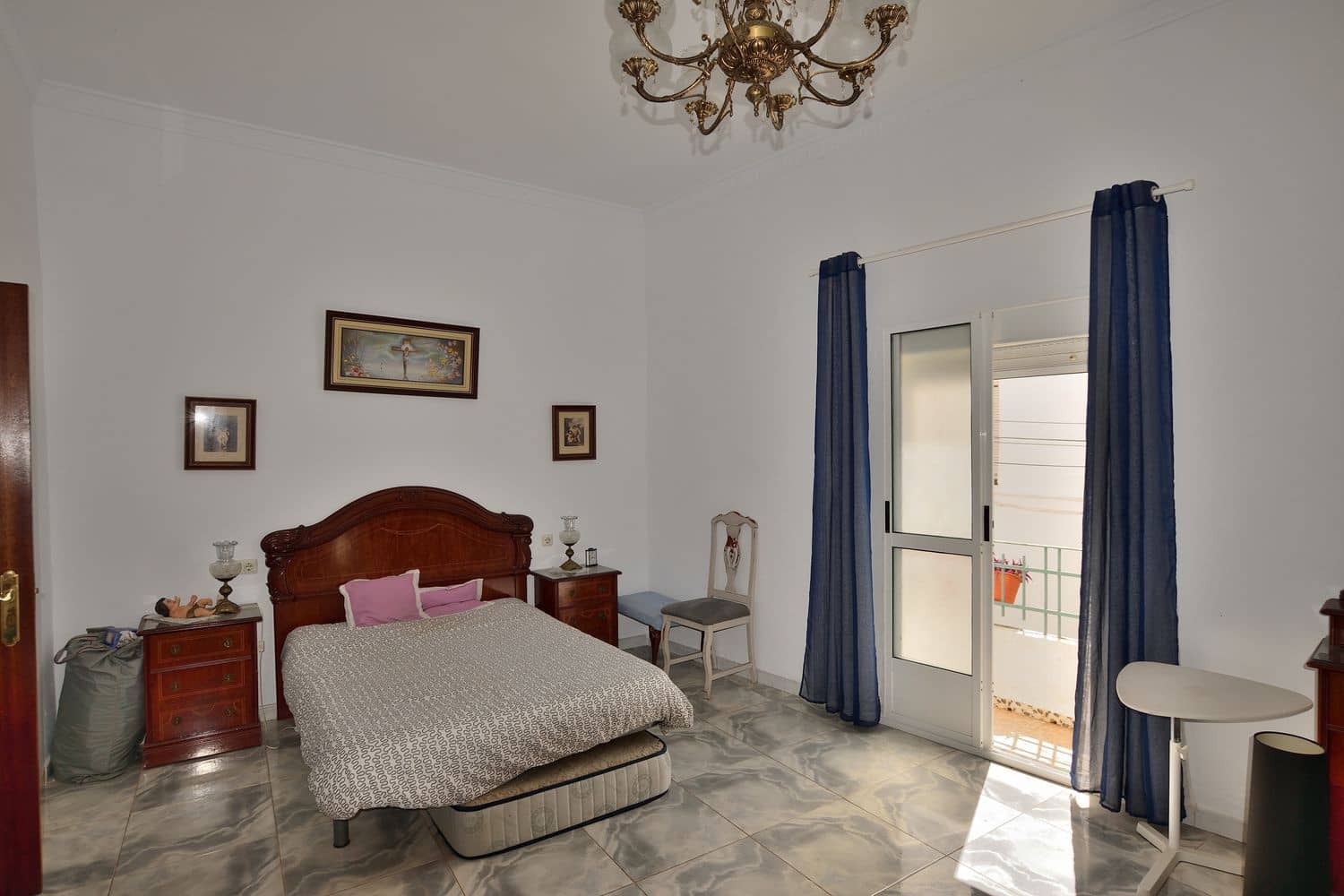 6 bedroom Townhouse for sale in Olvera with garage - € 85,000 (Ref: 9833207)