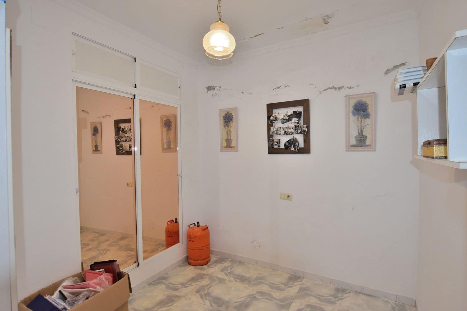 6 bedroom Townhouse for sale in Olvera with garage - € 85,000 (Ref: 9833207)