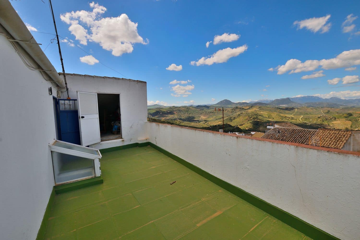 6 bedroom Townhouse for sale in Olvera with garage - € 85,000 (Ref: 9833207)