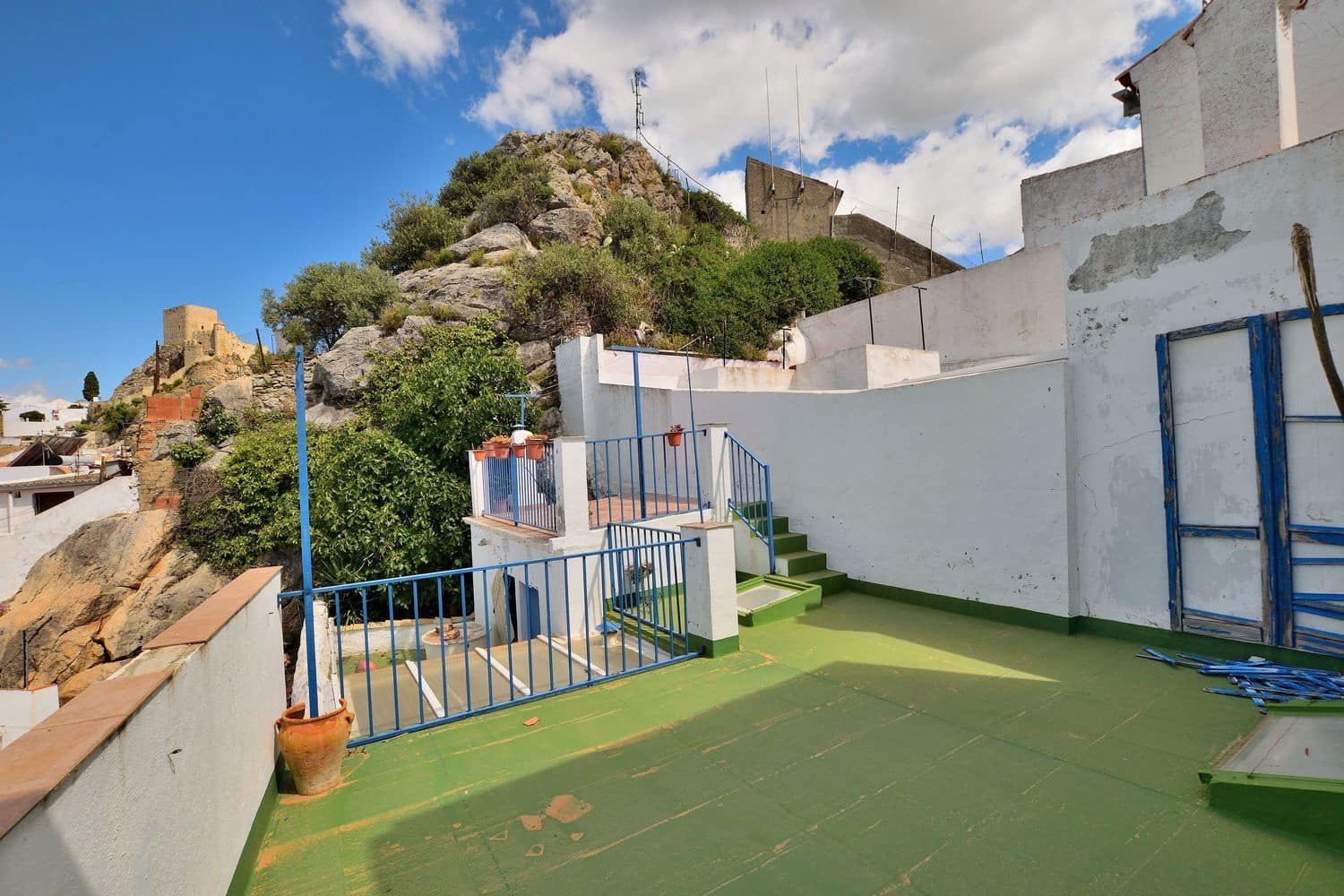 6 bedroom Townhouse for sale in Olvera with garage - € 85,000 (Ref: 9833207)