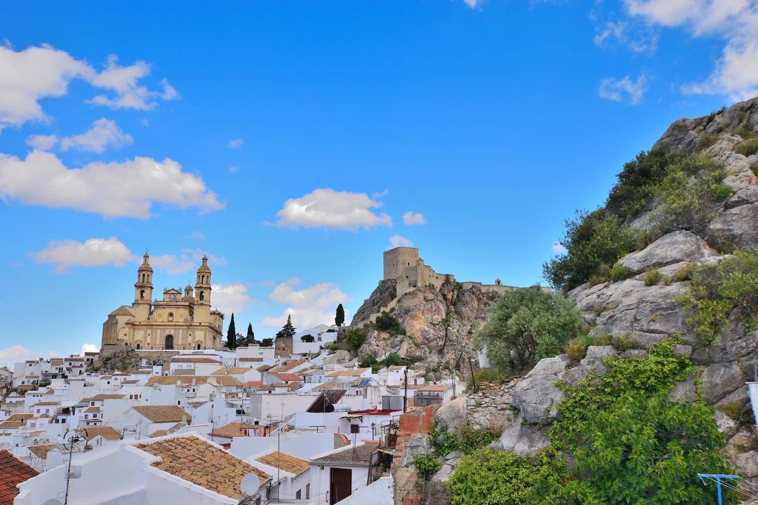 6 bedroom Townhouse for sale in Olvera with garage - € 85,000 (Ref: 9833207)