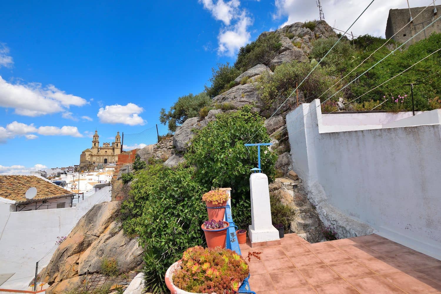 6 bedroom Townhouse for sale in Olvera with garage - € 85,000 (Ref: 9833207)