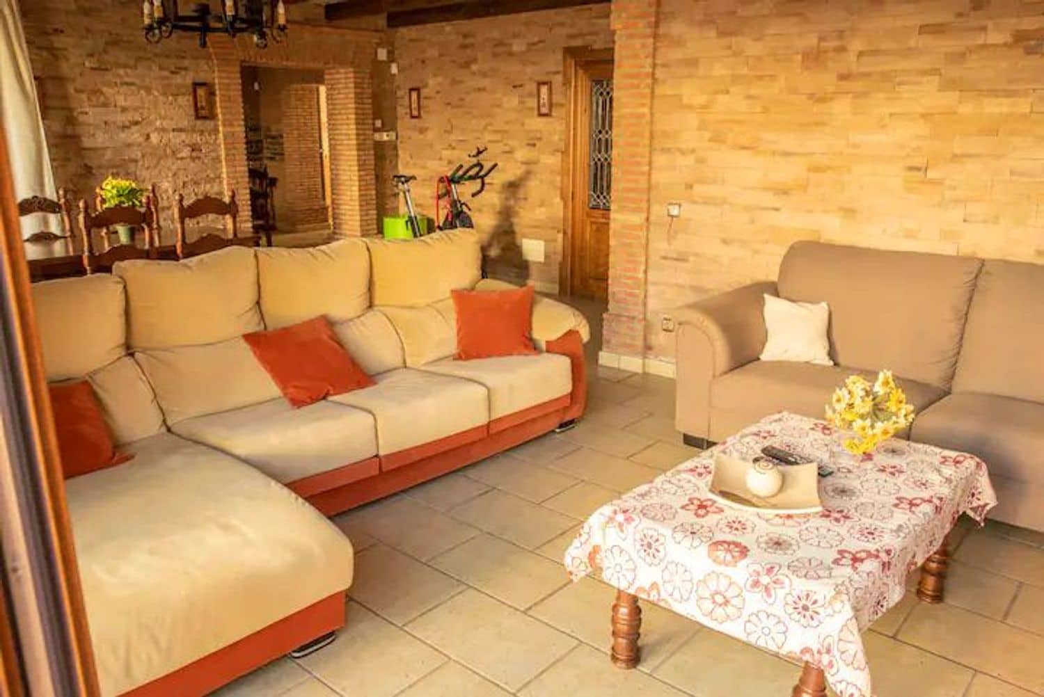 5 sypialnia Willa na sprzedaż w Arriate z basenem garażem - 375 000 € (Ref: 9842001)