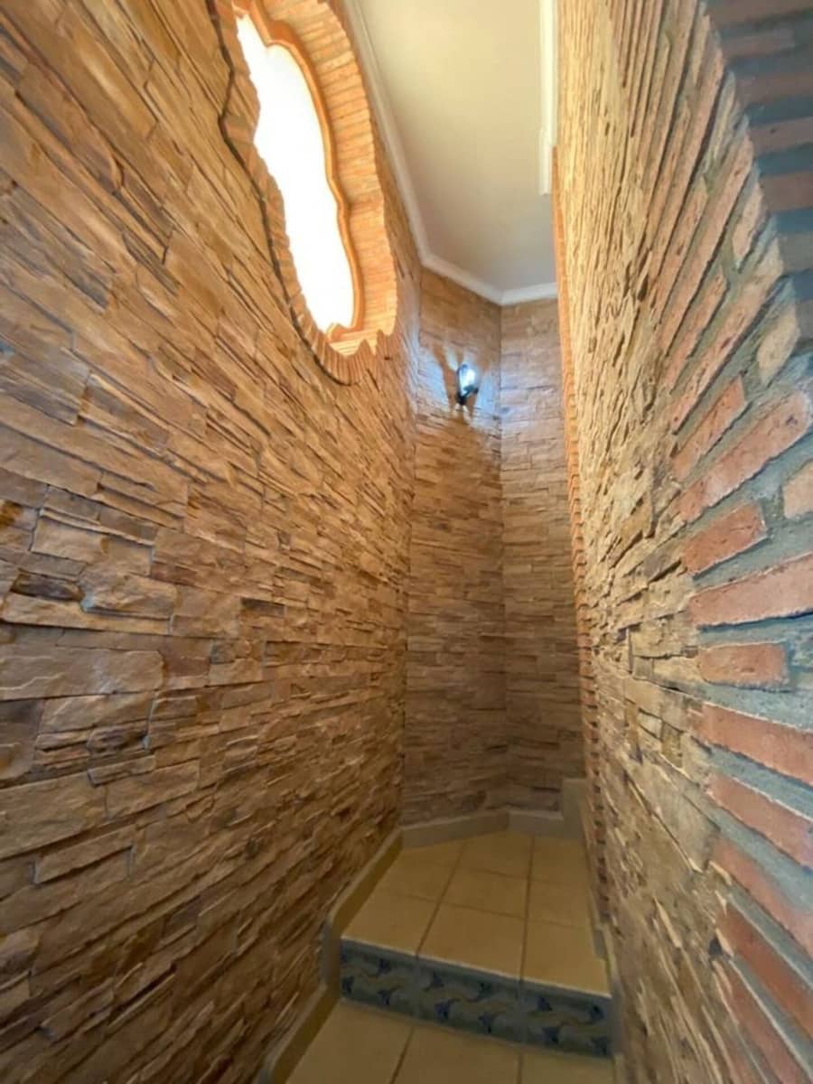 5 sypialnia Willa na sprzedaż w Arriate z basenem garażem - 375 000 € (Ref: 9842001)
