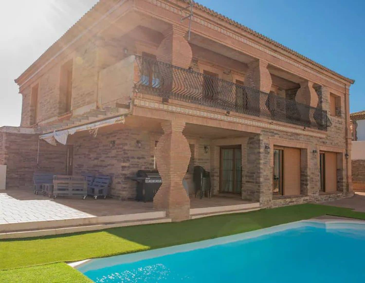 5 sypialnia Willa na sprzedaż w Arriate z basenem garażem - 375 000 € (Ref: 9842001)