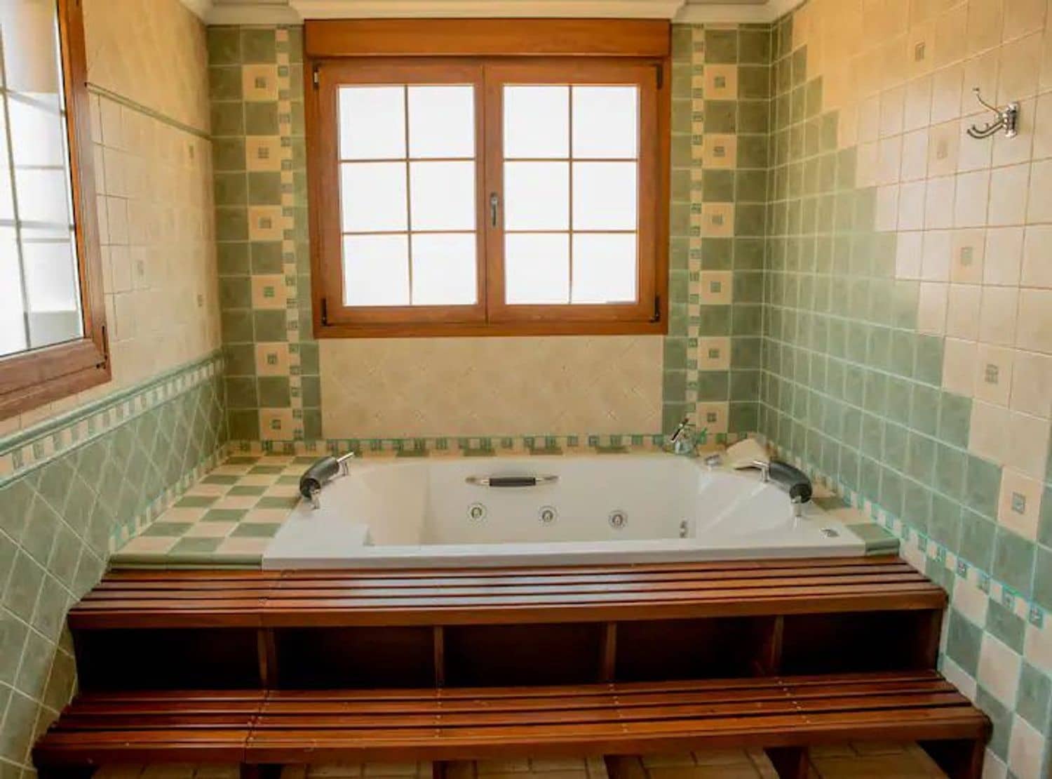 5 sypialnia Willa na sprzedaż w Arriate z basenem garażem - 375 000 € (Ref: 9842001)