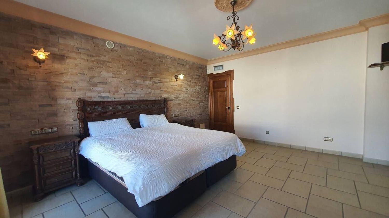 5 sypialnia Willa na sprzedaż w Arriate z basenem garażem - 375 000 € (Ref: 9842001)