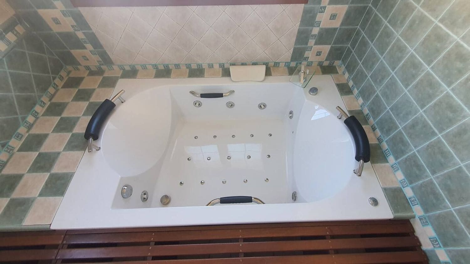 5 sypialnia Willa na sprzedaż w Arriate z basenem garażem - 375 000 € (Ref: 9842001)