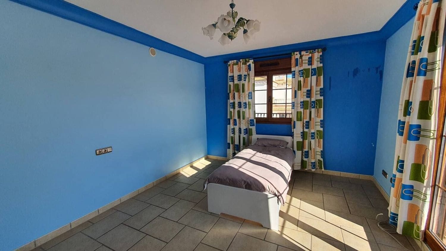5 sypialnia Willa na sprzedaż w Arriate z basenem garażem - 375 000 € (Ref: 9842001)