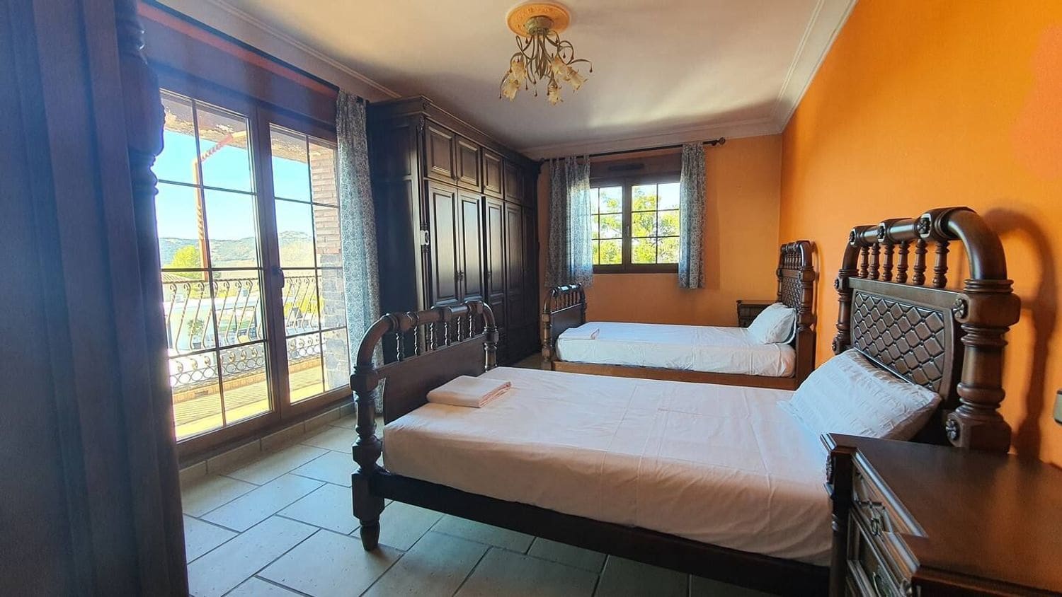 5 sypialnia Willa na sprzedaż w Arriate z basenem garażem - 375 000 € (Ref: 9842001)
