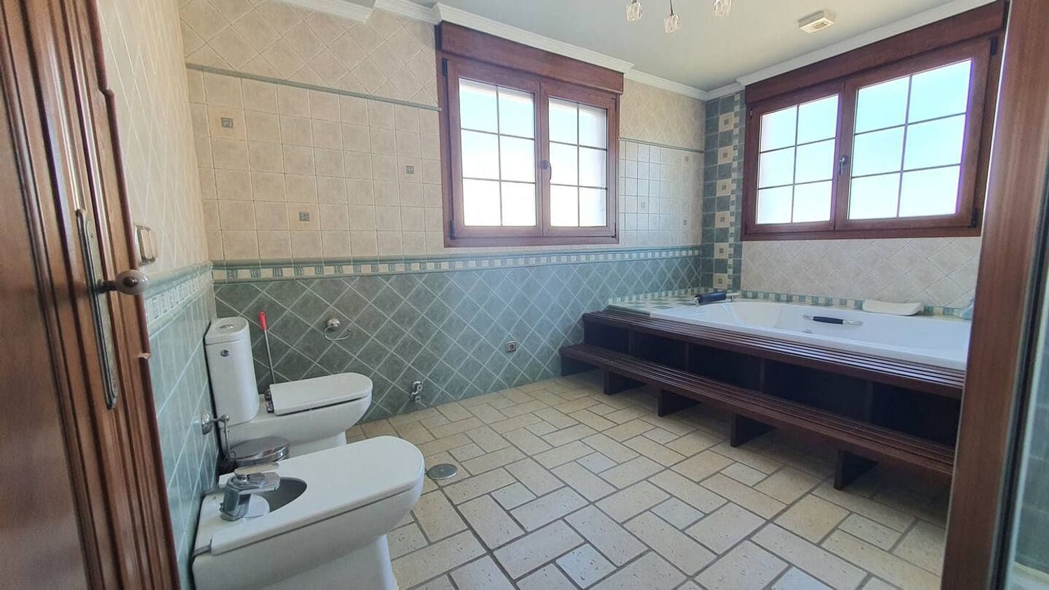 5 sypialnia Willa na sprzedaż w Arriate z basenem garażem - 375 000 € (Ref: 9842001)