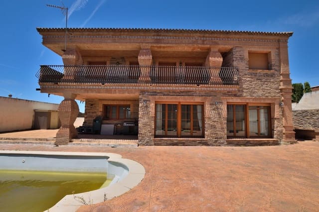 5 soveværelse Villa til salg i Arriate med swimmingpool garage - € 375.000 (Ref: 9842001)