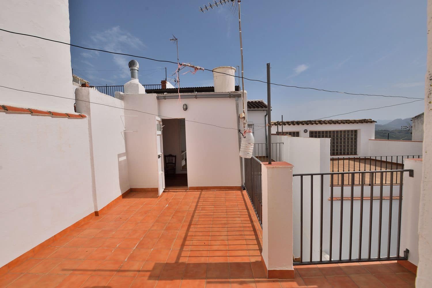 5 bedroom Townhouse for sale in Olvera with garage - € 125,000 (Ref: 9863995)
