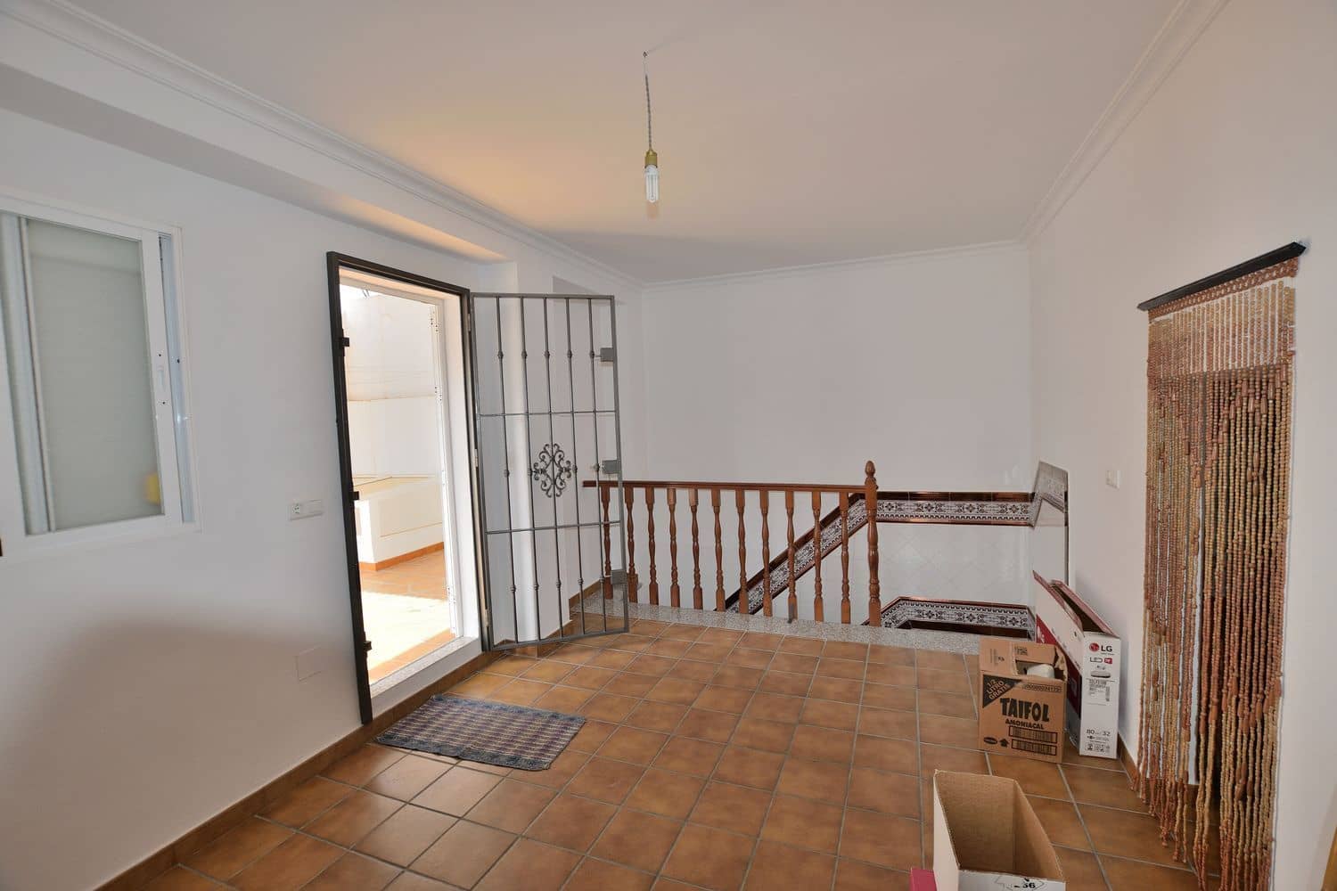 5 bedroom Townhouse for sale in Olvera with garage - € 125,000 (Ref: 9863995)