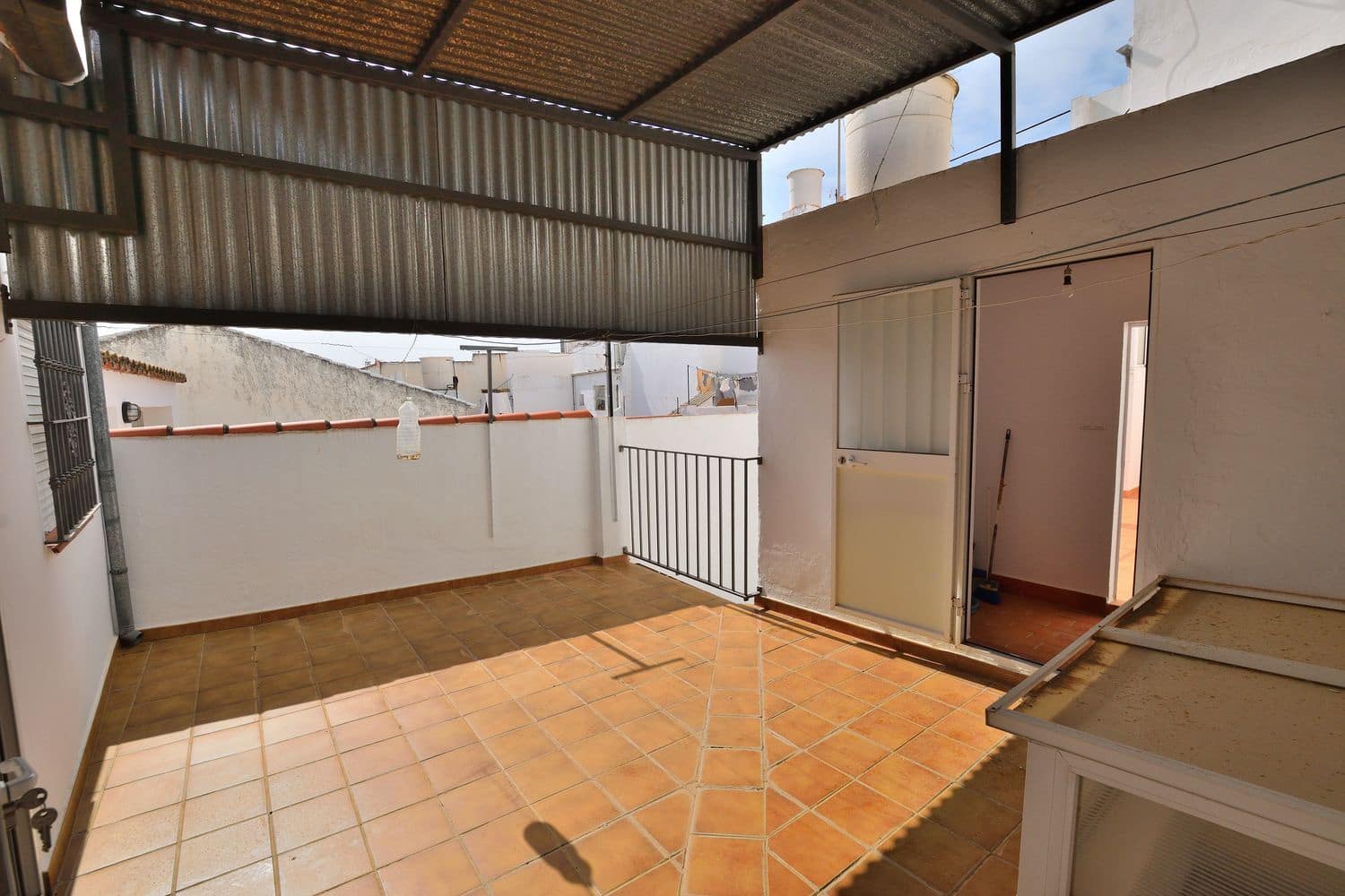 5 bedroom Townhouse for sale in Olvera with garage - € 125,000 (Ref: 9863995)