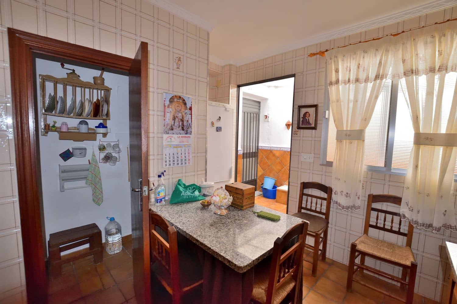 5 bedroom Townhouse for sale in Olvera with garage - € 125,000 (Ref: 9863995)