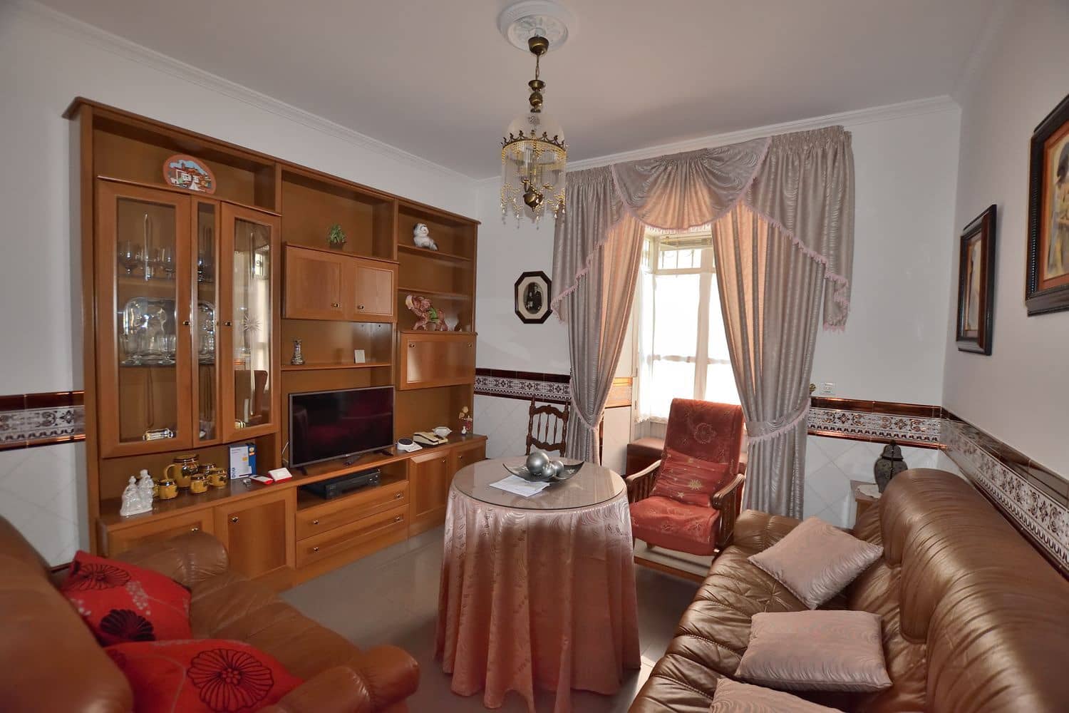 5 bedroom Townhouse for sale in Olvera with garage - € 125,000 (Ref: 9863995)