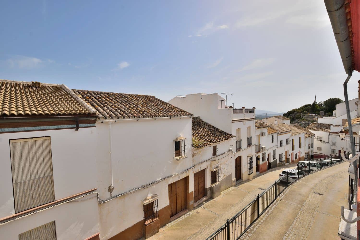 5 bedroom Townhouse for sale in Olvera with garage - € 125,000 (Ref: 9863995)
