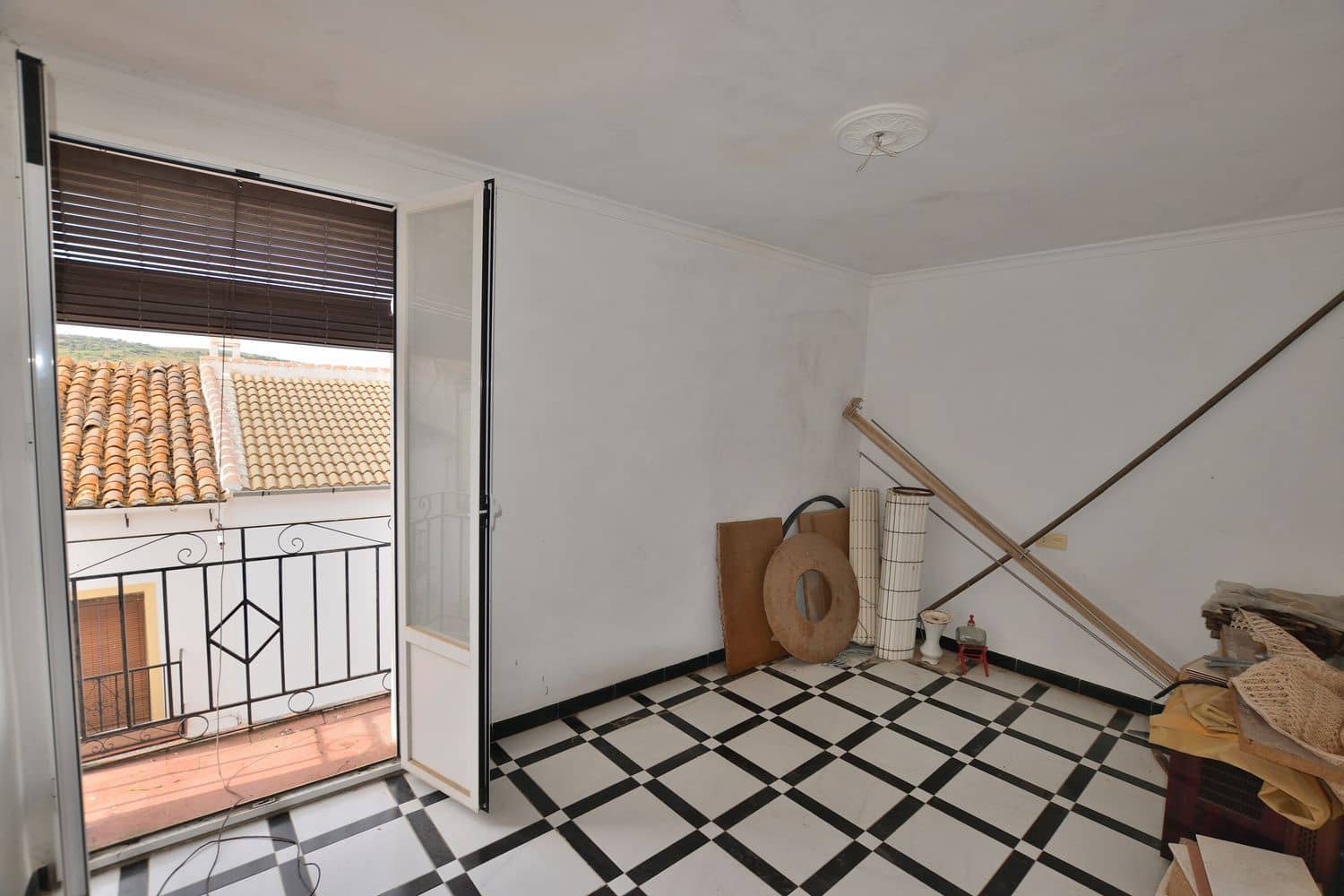 12 bedroom Townhouse for sale in Canete la Real with garage - € 110,000 (Ref: 9863996)