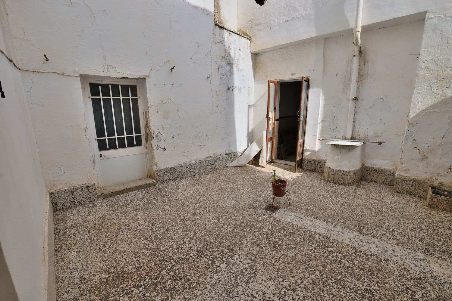 12 bedroom Townhouse for sale in Canete la Real with garage - € 110,000 (Ref: 9863996)
