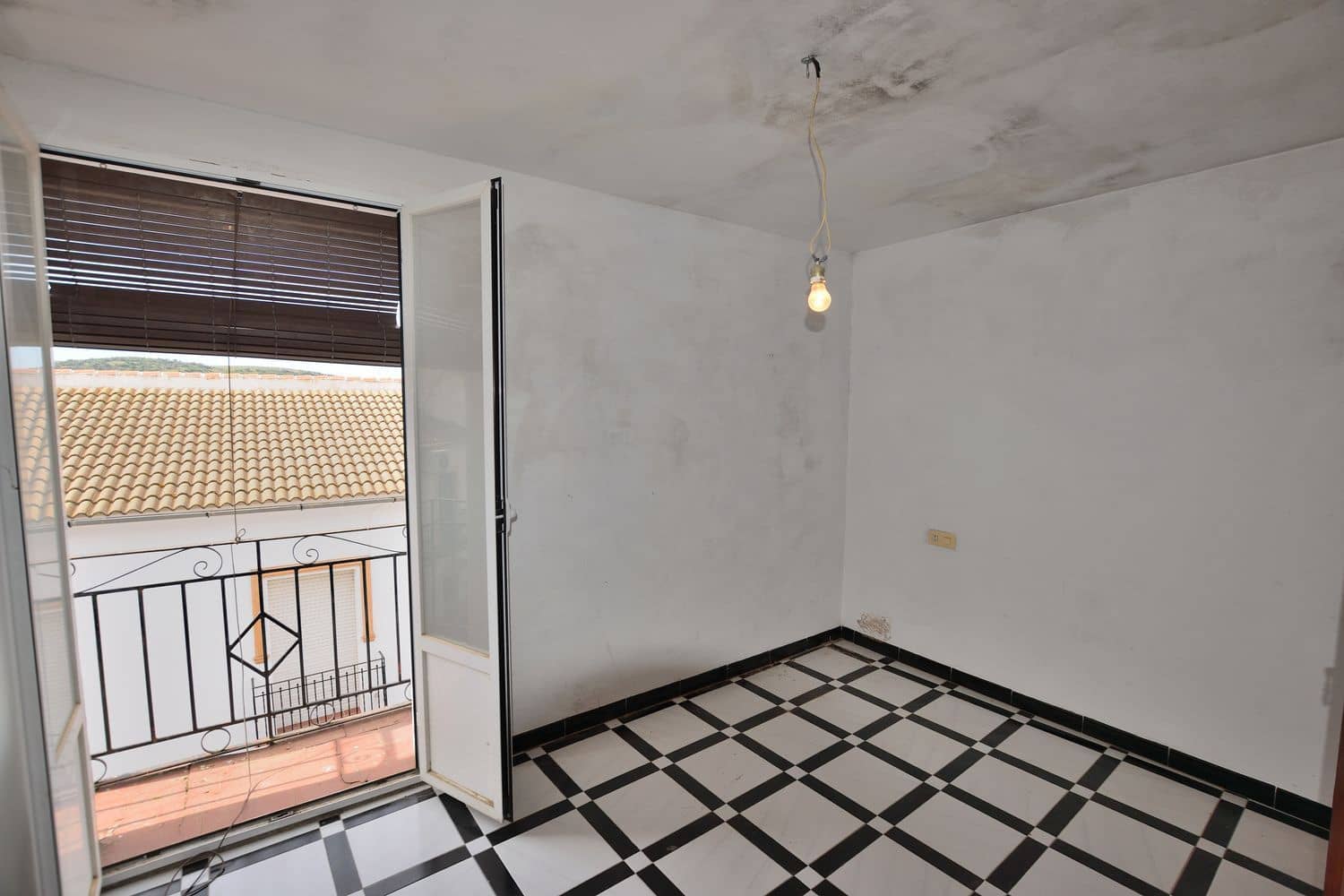 12 bedroom Townhouse for sale in Canete la Real with garage - € 110,000 (Ref: 9863996)