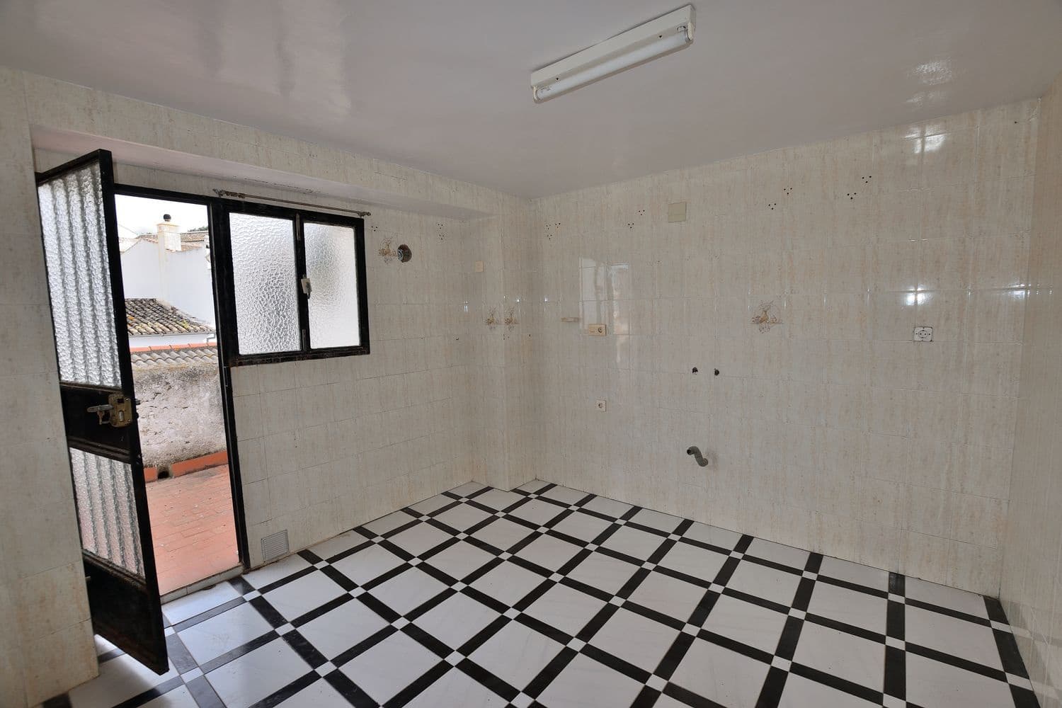 12 bedroom Townhouse for sale in Canete la Real with garage - € 110,000 (Ref: 9863996)