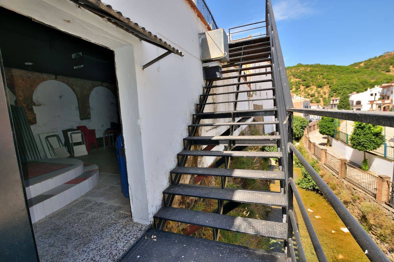 Commercial for sale in Igualeja - € 205,000 (Ref: 9950959)