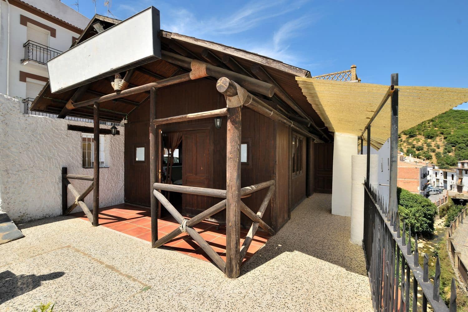 Commercial for sale in Igualeja - € 205,000 (Ref: 9950959)