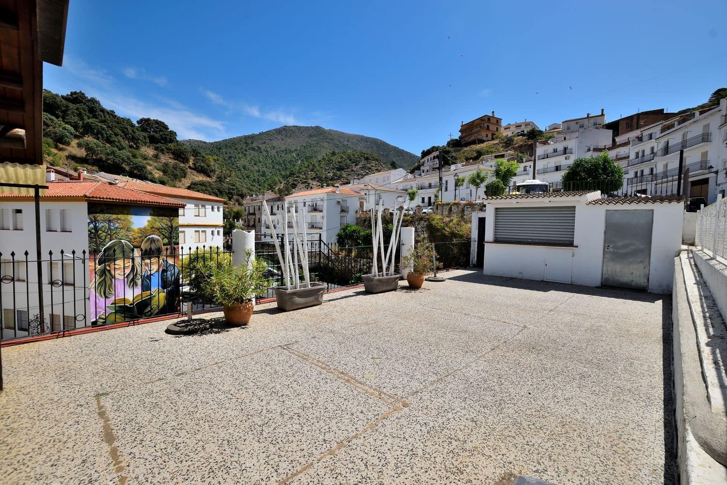 Commercial for sale in Igualeja - € 205,000 (Ref: 9950959)