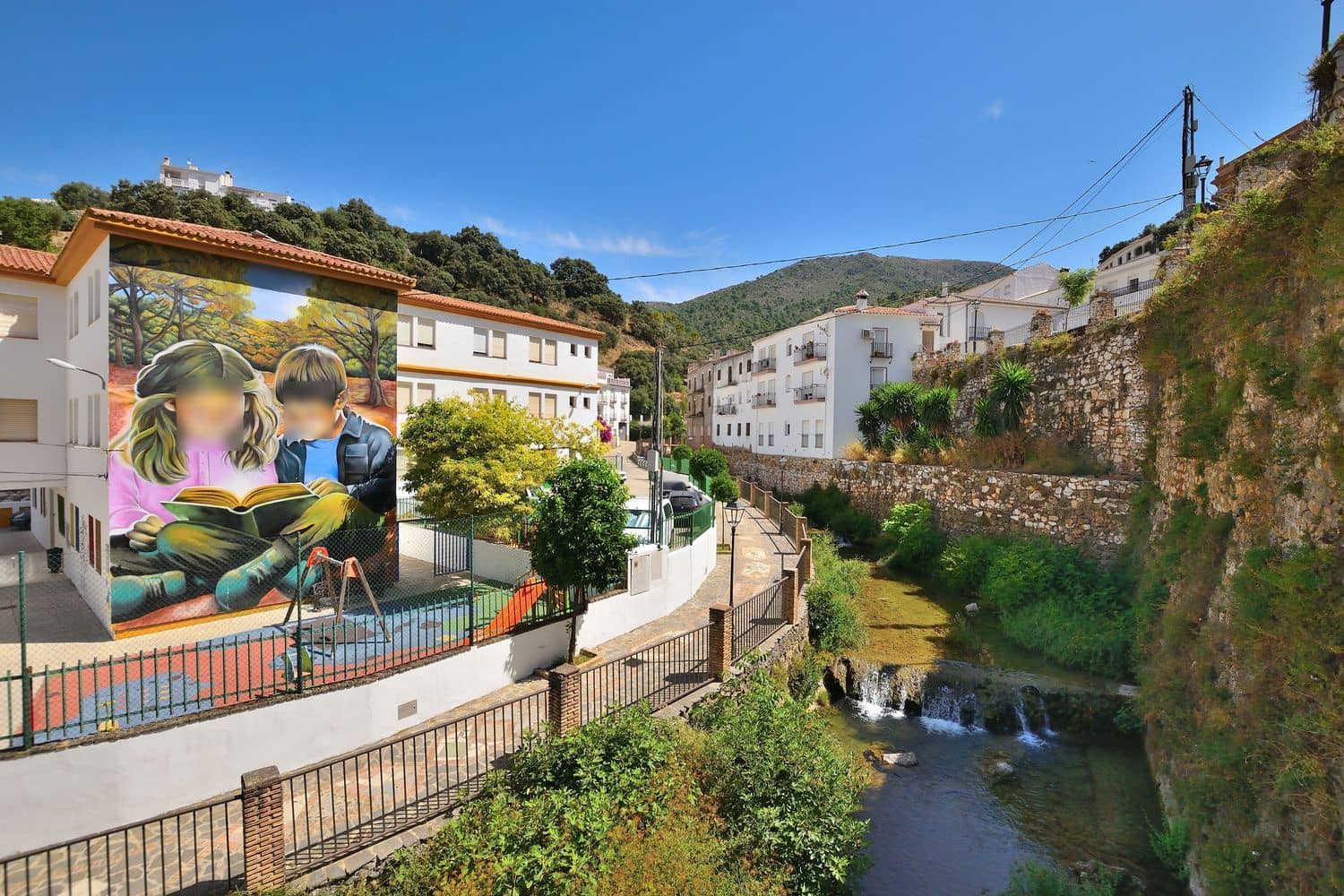 Commercial for sale in Igualeja - € 205,000 (Ref: 9950959)