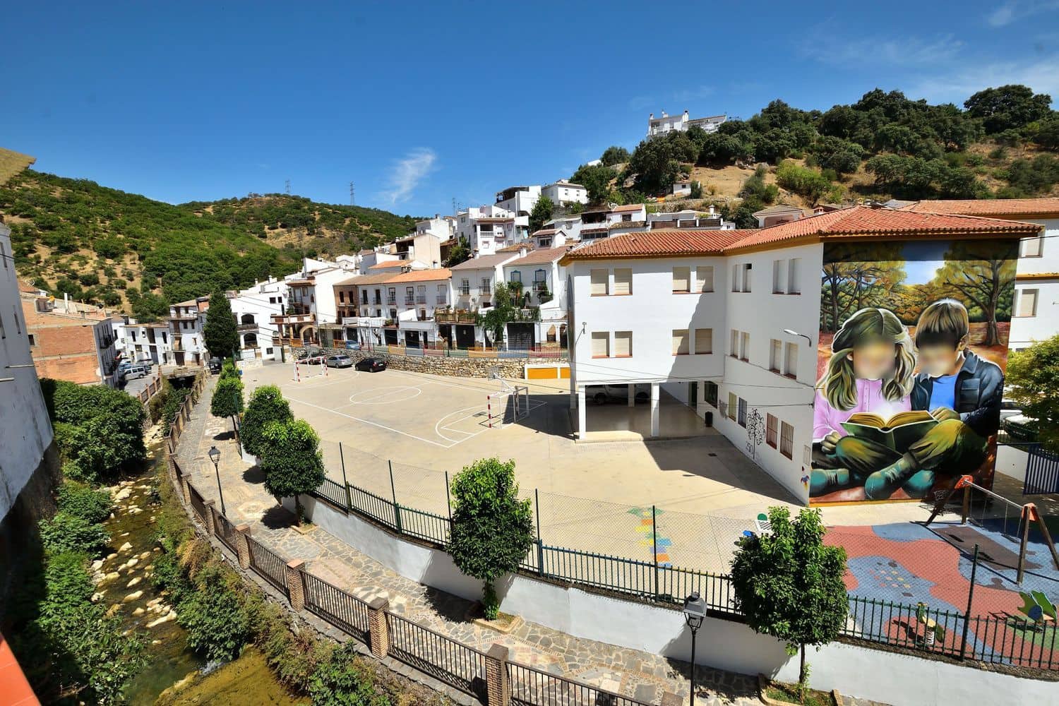Commercial for sale in Igualeja - € 205,000 (Ref: 9950959)