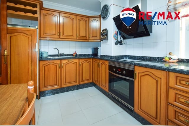 Piso de 3 habitaciones en Estepona en alquiler con garaje - 1.950 € (Ref: 9065282)