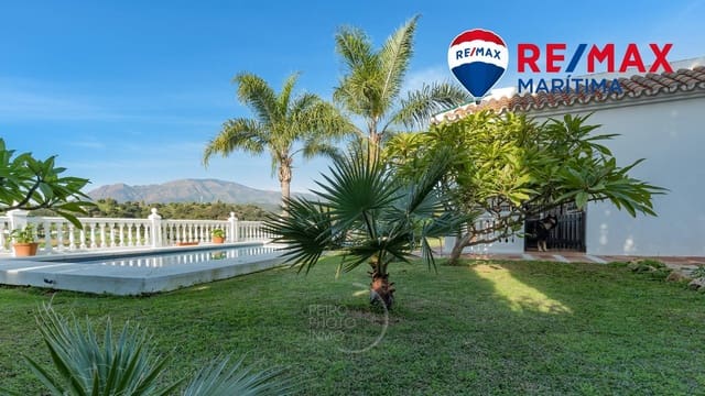 3 sypialnia Finka/Dom wiejski na sprzedaż w Estepona z basenem garażem - 1 075 000 € (Ref: 9065287)
