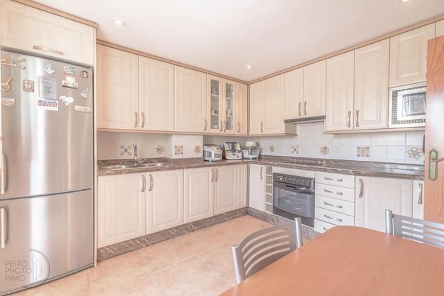 3 bedroom Penthouse for sale in Estepona with garage - € 565,000 (Ref: 9107156)