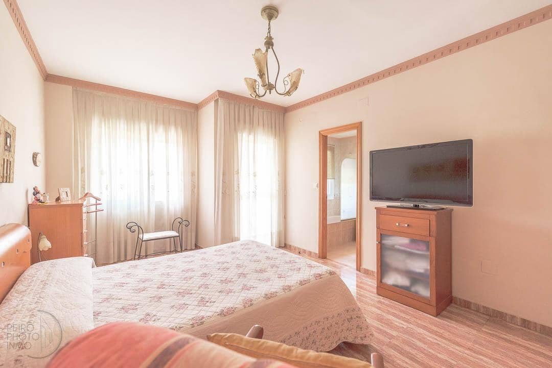 3 bedroom Penthouse for sale in Estepona with garage - € 565,000 (Ref: 9107156)