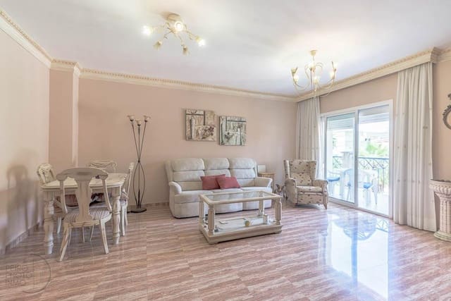 3 bedroom Penthouse for sale in Estepona with garage - € 565,000 (Ref: 9107156)