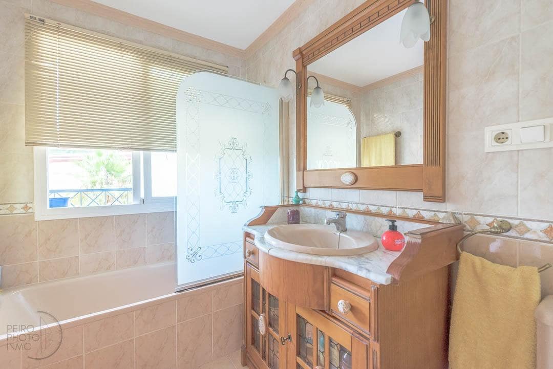 3 bedroom Penthouse for sale in Estepona with garage - € 565,000 (Ref: 9107156)