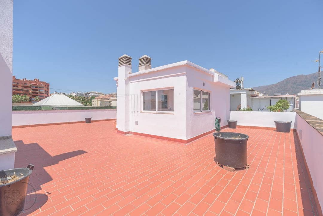 3 bedroom Penthouse for sale in Estepona with garage - € 565,000 (Ref: 9107156)