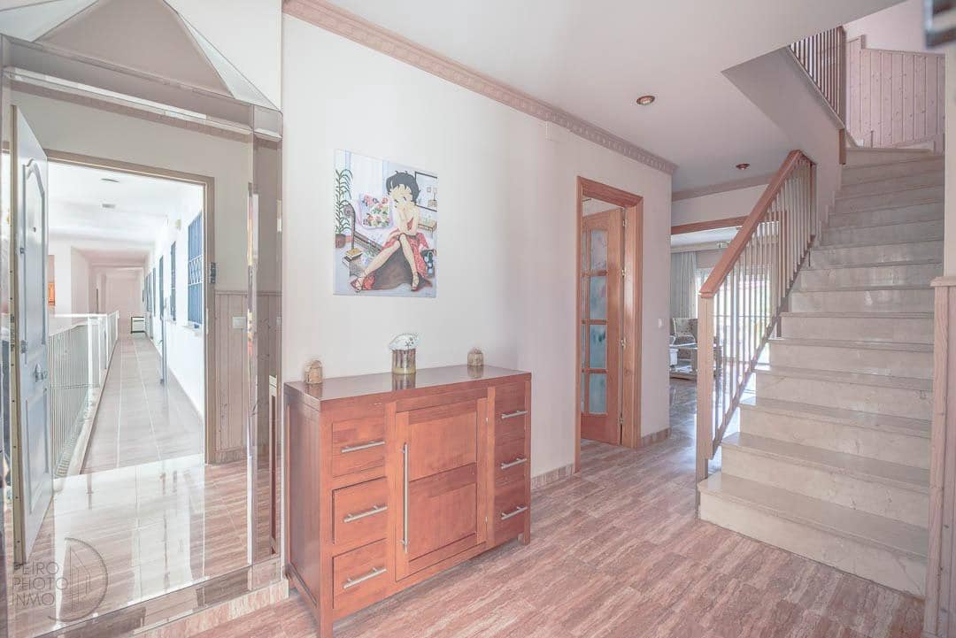 3 bedroom Penthouse for sale in Estepona with garage - € 565,000 (Ref: 9107156)