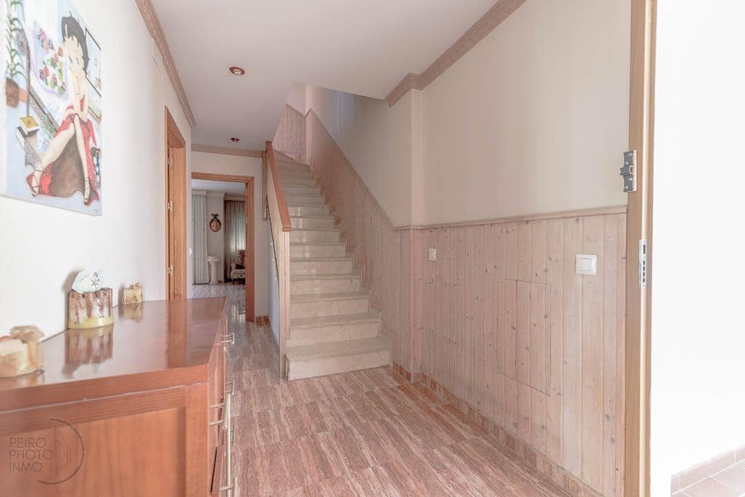 3 bedroom Penthouse for sale in Estepona with garage - € 565,000 (Ref: 9107156)